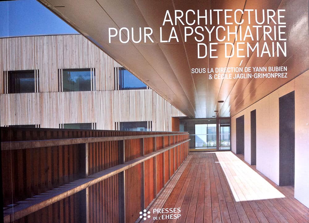 Joan a lu « Architecture pour la psychiatrie de demain »